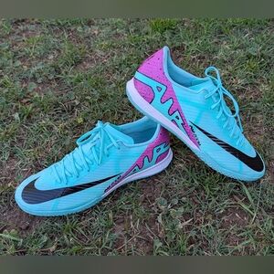 Nike Air Zoom Mercurial Vapor 15 Academy IC - Hyper Turq Men's 9 / Women's 10.5